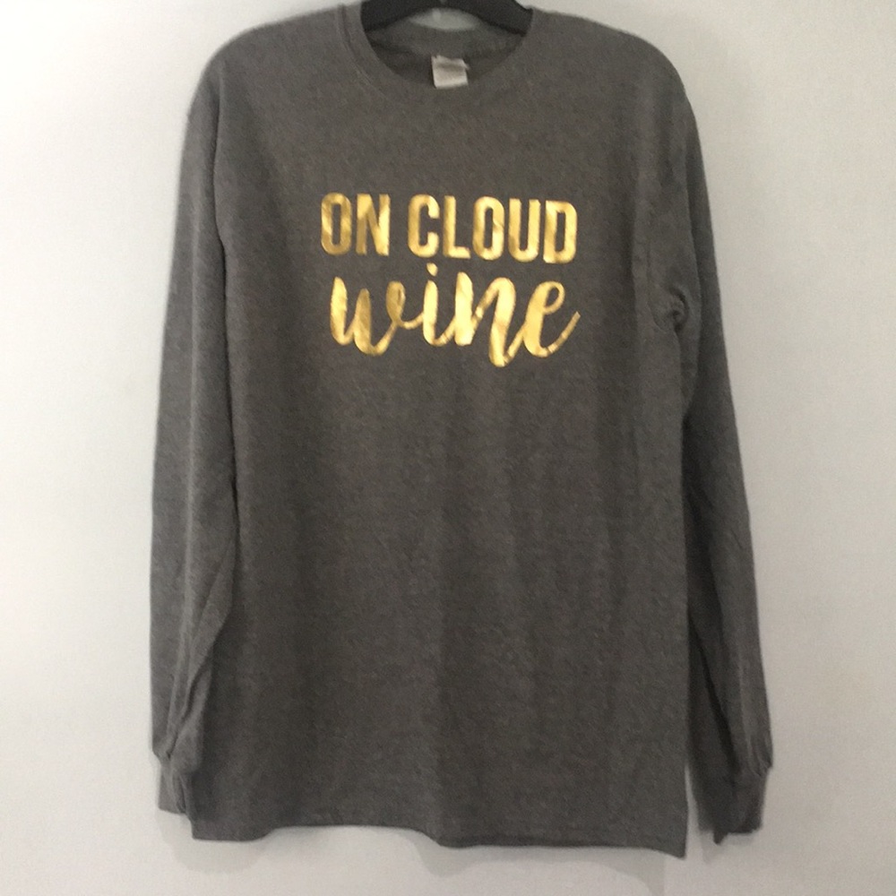 Gray tshirt with On Cloud Wine logo